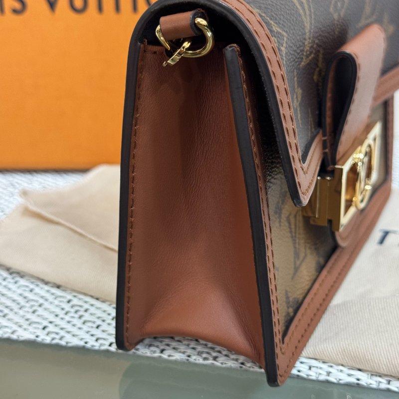 LV DAUPHINE 帆布鏈帶斜背包-2