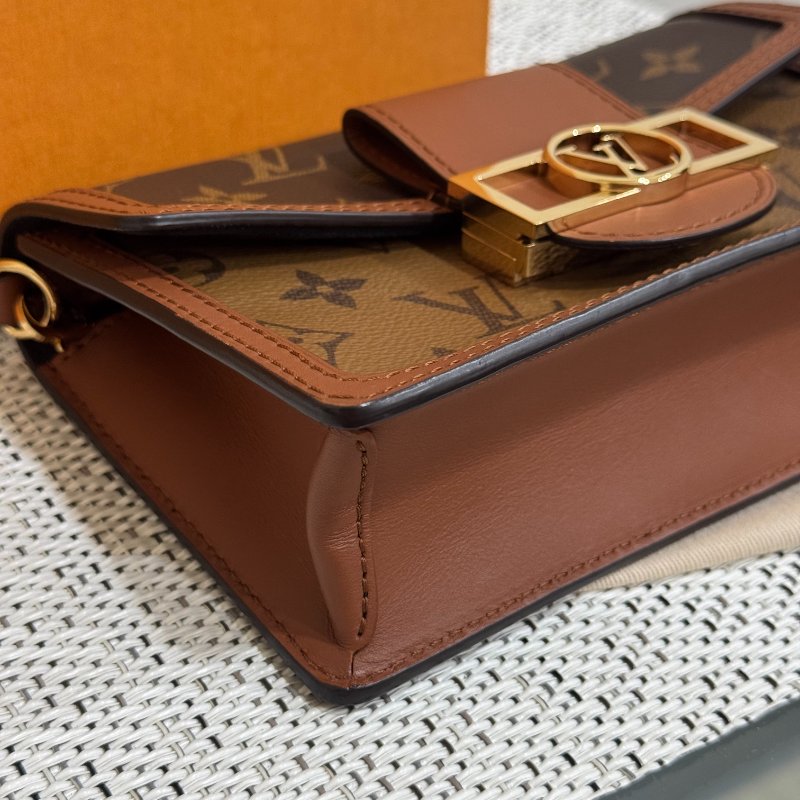 LV DAUPHINE 帆布鏈帶斜背包-5