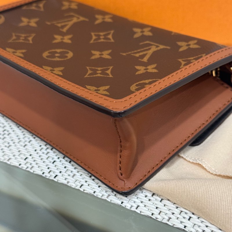 LV DAUPHINE 帆布鏈帶斜背包-8