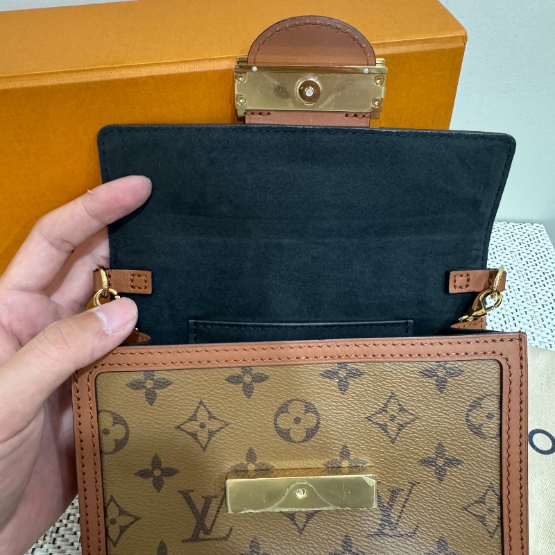 LV DAUPHINE 帆布鏈帶斜背包-11