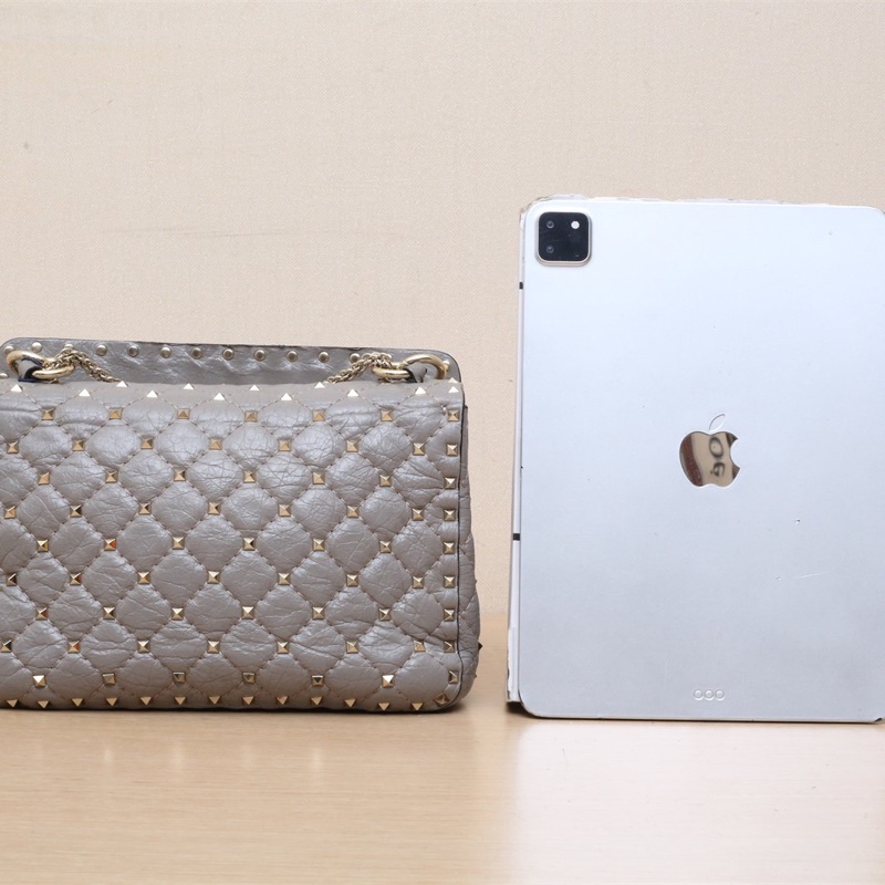 VALENTINO ROCKSTUDSPIKE中號鏈式手袋灰色牛皮淺金扣肩背包-2