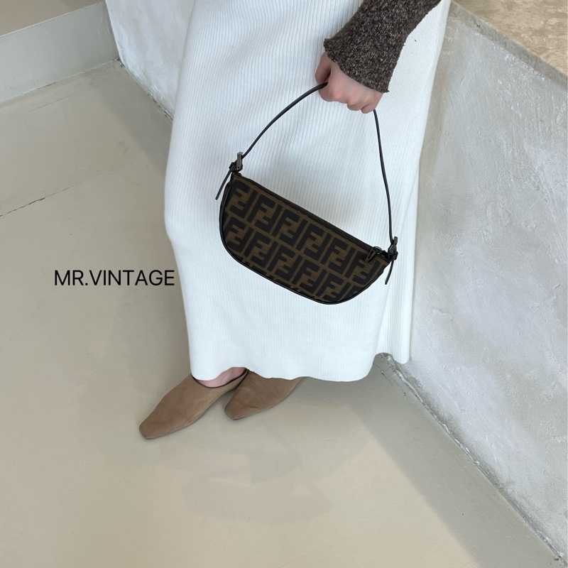 🏷️ Fendi Hobo-0