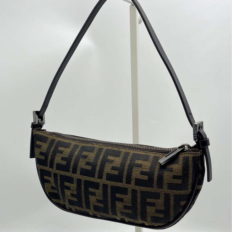 🏷️ Fendi Hobo-2