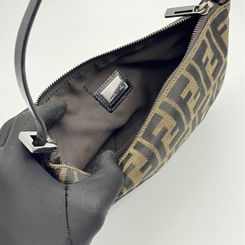 🏷️ Fendi Hobo-3