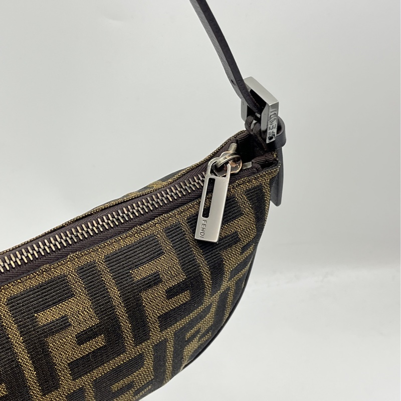 🏷️ Fendi Hobo-6