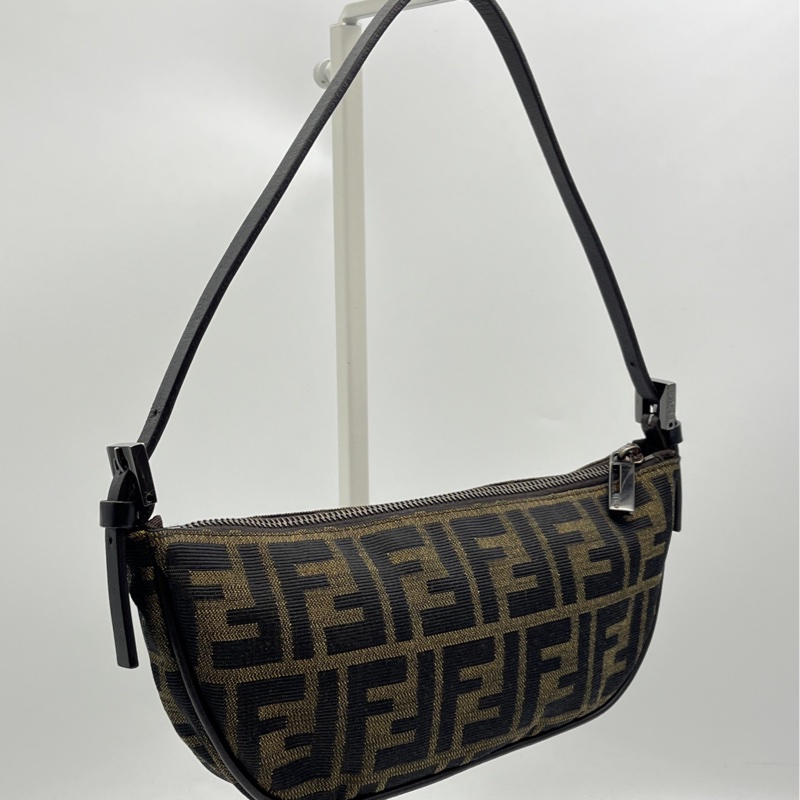 🏷️ Fendi Hobo-7