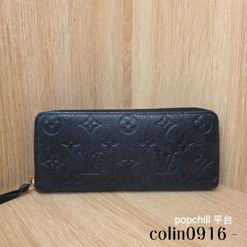 [超甜價出😍專櫃4折] LV黑牛皮壓紋金釦Clemence拉鏈長夾-0