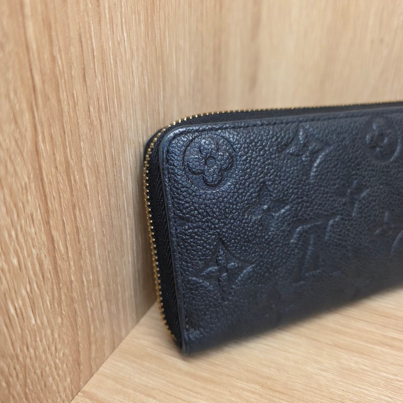 [超甜價出😍專櫃4折] LV黑牛皮壓紋金釦Clemence拉鏈長夾-3