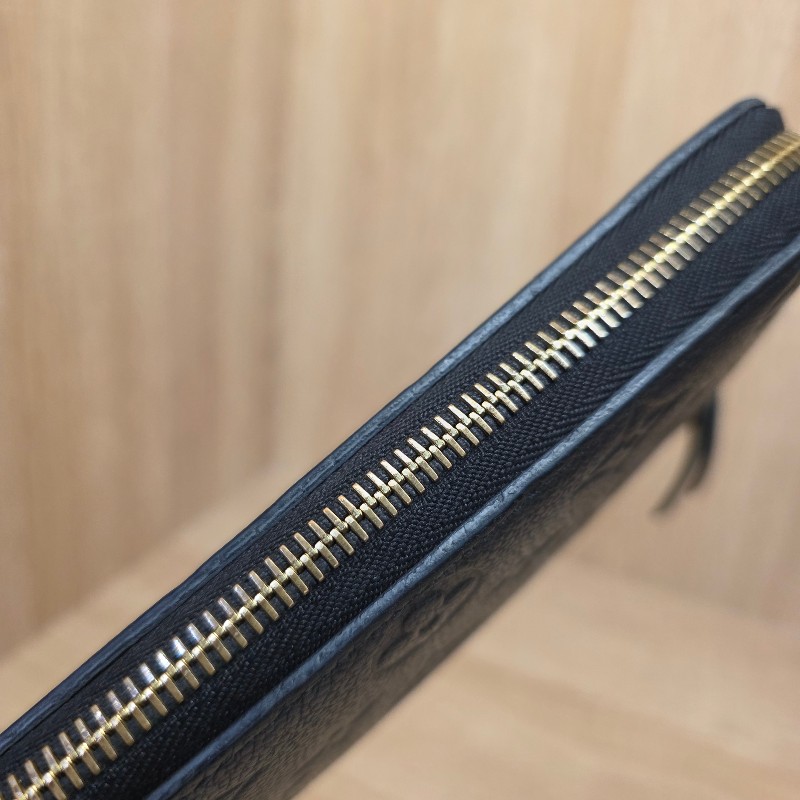 [超甜價出😍專櫃4折] LV黑牛皮壓紋金釦Clemence拉鏈長夾-7