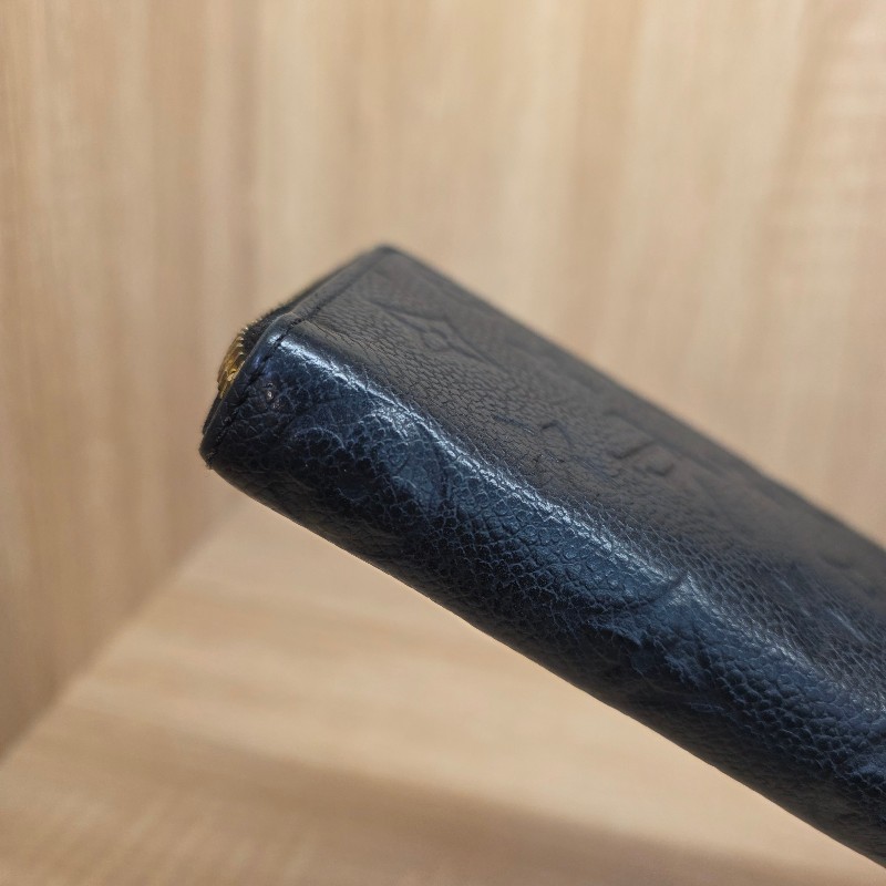 [超甜價出😍專櫃4折] LV黑牛皮壓紋金釦Clemence拉鏈長夾-9