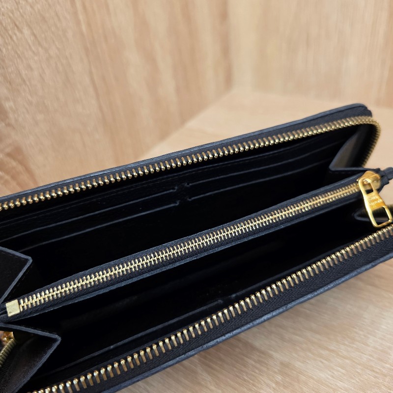 [超甜價出😍專櫃4折] LV黑牛皮壓紋金釦Clemence拉鏈長夾-12