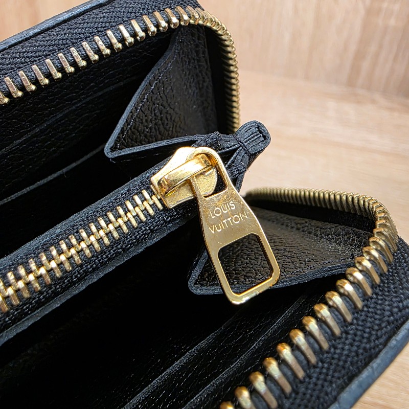 [超甜價出😍專櫃4折] LV黑牛皮壓紋金釦Clemence拉鏈長夾-15