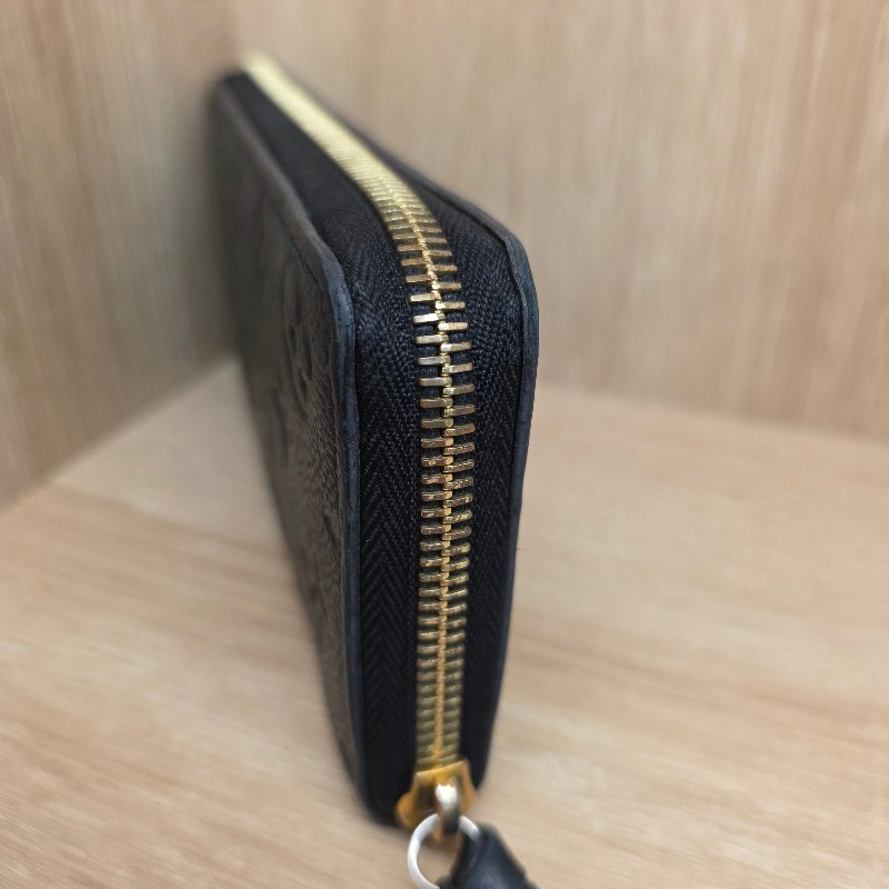 [超甜價出😍專櫃4折] LV黑牛皮壓紋金釦Clemence拉鏈長夾-26