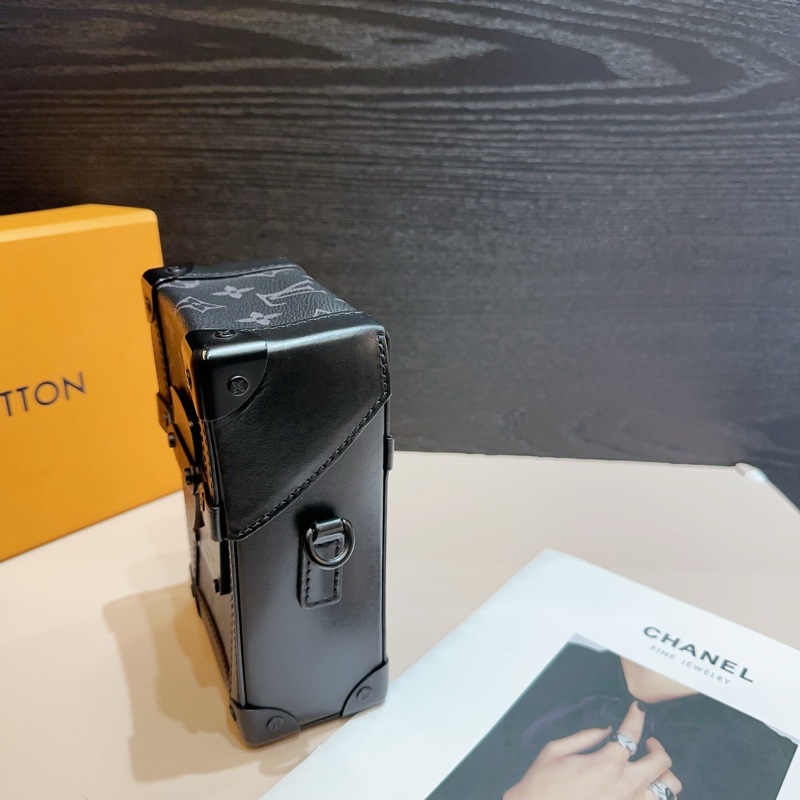 LV 黑灰原花黑釦S-Lock直立式斜背包-1