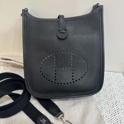 HERMÈS Mini Evelyne 綠色荔枝紋小牛皮鏤空洞H斜背包