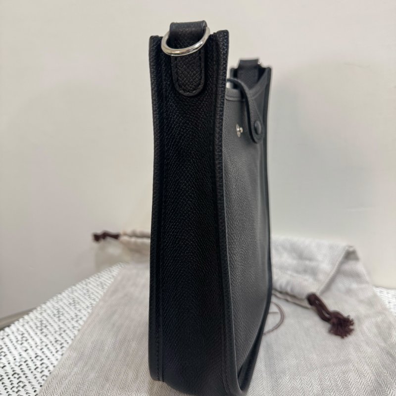 HERMÈS Mini Evelyne 綠色荔枝紋小牛皮鏤空洞H斜背包-4