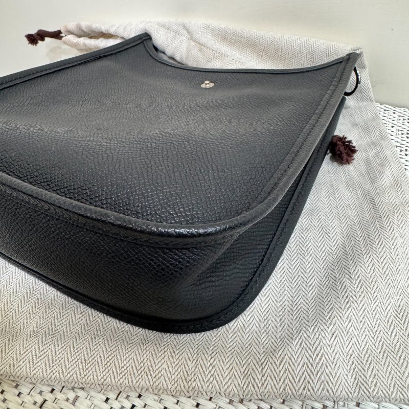 HERMÈS Mini Evelyne 綠色荔枝紋小牛皮鏤空洞H斜背包-6