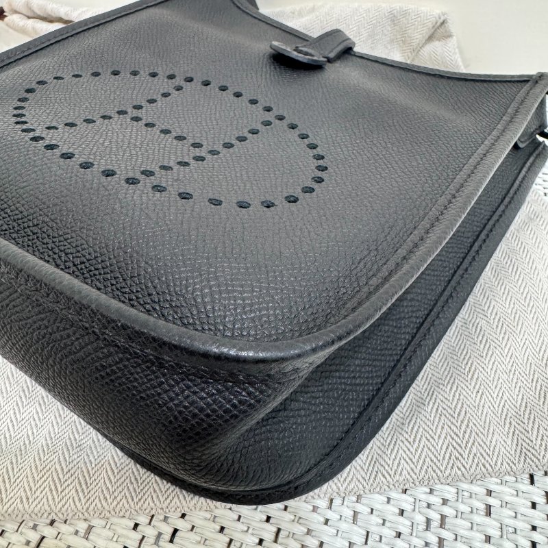 HERMÈS Mini Evelyne 綠色荔枝紋小牛皮鏤空洞H斜背包-8