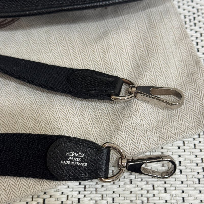 HERMÈS Mini Evelyne 綠色荔枝紋小牛皮鏤空洞H斜背包-11