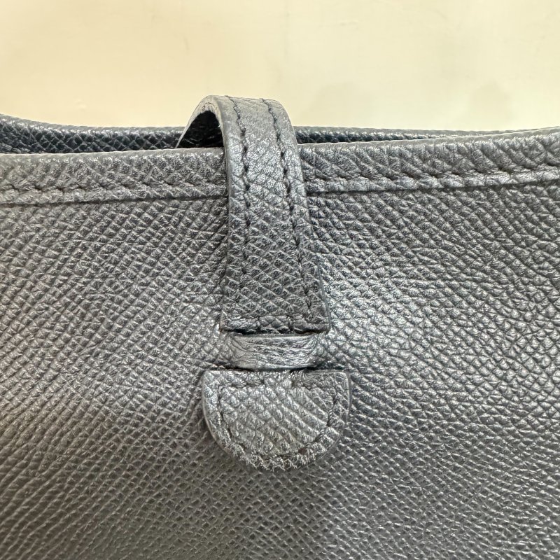 HERMÈS Mini Evelyne 綠色荔枝紋小牛皮鏤空洞H斜背包-13