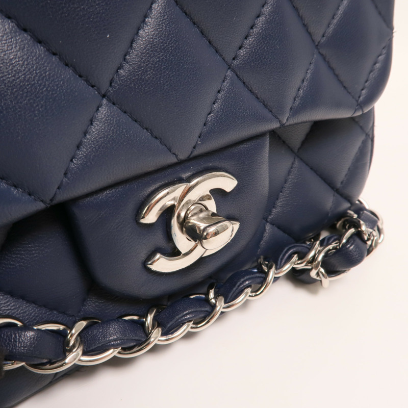 CHANEL 羊皮皮革Mini Classic 17銀扣鏈帶肩背袋-12