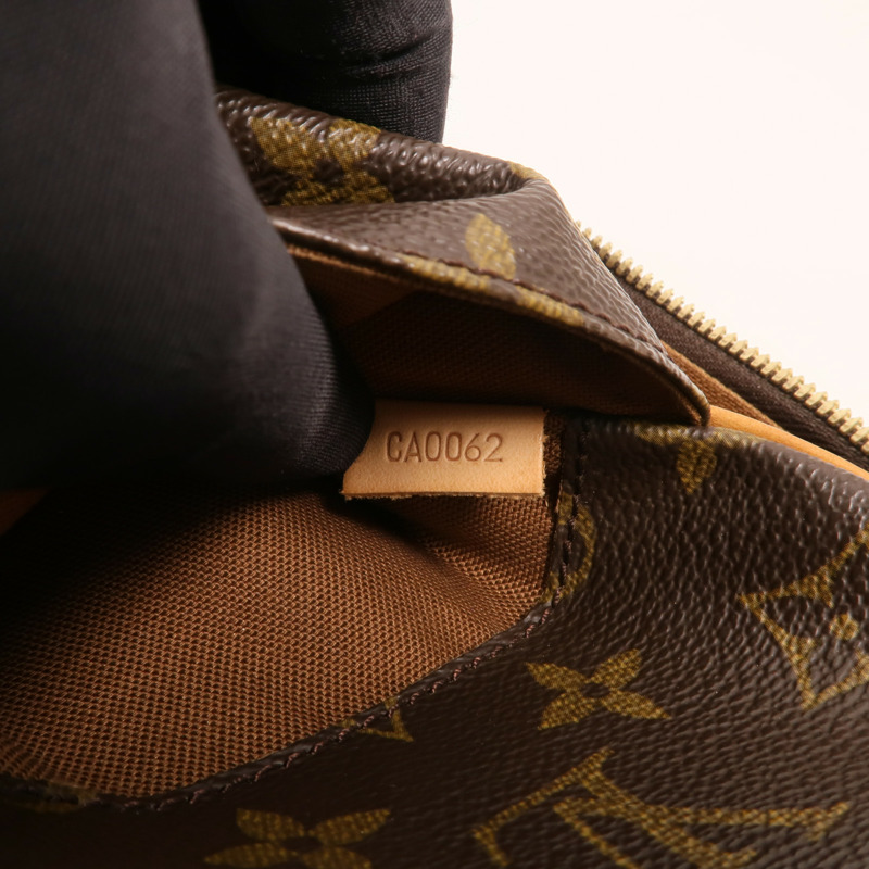 LOUIS VUITTON Monogram Pochette Gange金扣肩背袋-6