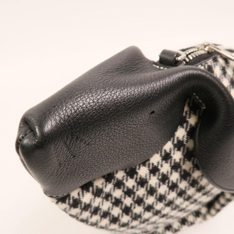 LOEWE 牛皮皮革/針織布料Bunny Mini Bag銀扣肩背袋-13