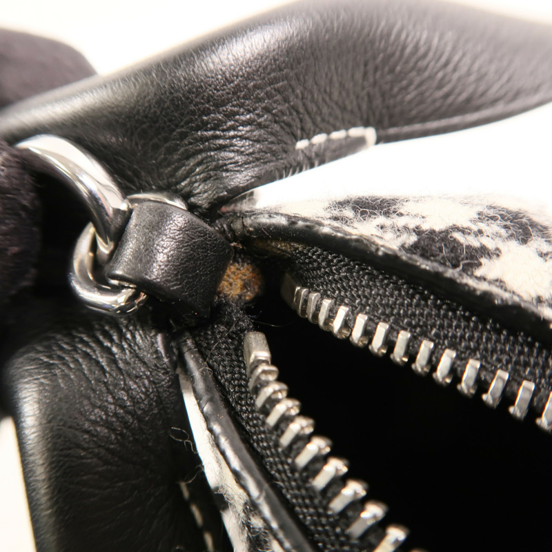 LOEWE 牛皮皮革/針織布料Bunny Mini Bag銀扣肩背袋-16