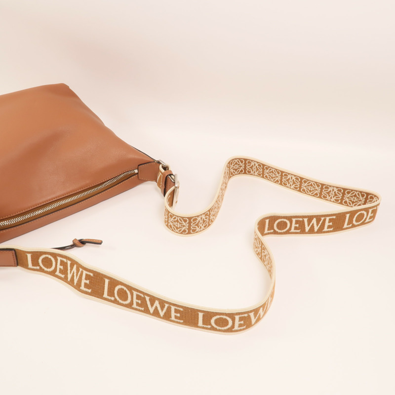LOEWE 牛皮皮革Small Cubi Crossbody Bag銀扣鏈帶肩背袋-7