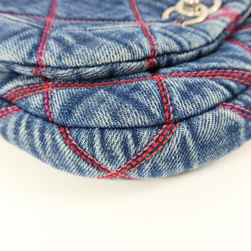 CHANEL 牛仔布料Chain Shoulder Bag銀扣鏈帶肩背袋-11