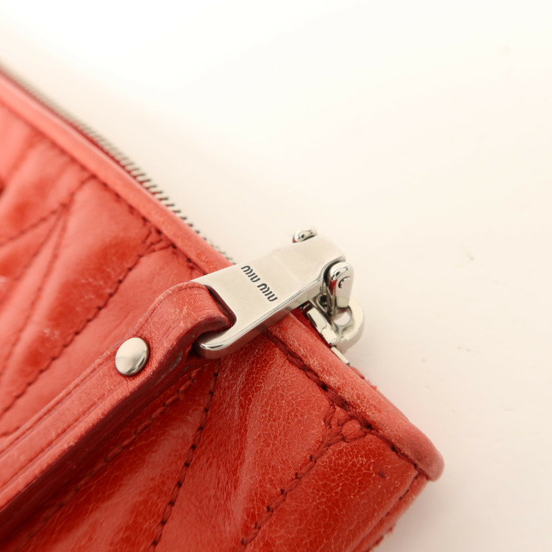 Miu Miu 牛皮皮革Pouch銀扣小袋-8