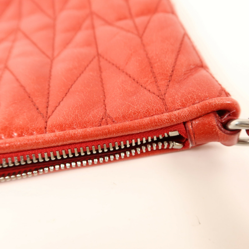 Miu Miu 牛皮皮革Pouch銀扣小袋-13