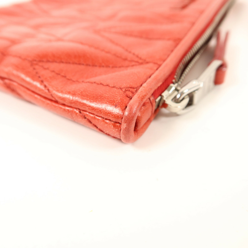 Miu Miu 牛皮皮革Pouch銀扣小袋-14