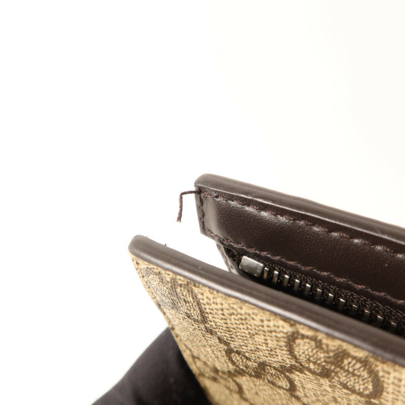 GUCCI 塗層帆布GG Supreme Clutch銀扣手拿包-13