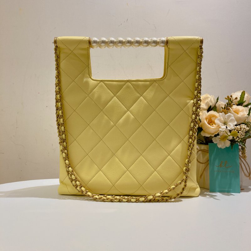 TW4764 Chanel 香奈兒 25P季節限定款 珍珠手柄 小雞黃肩背包 Small Shopping Bag Lambskin Light Yellow-1