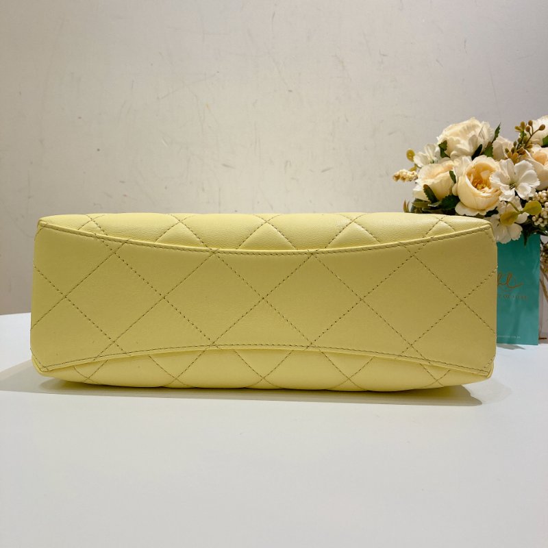 TW4764 Chanel 香奈兒 25P季節限定款 珍珠手柄 小雞黃肩背包 Small Shopping Bag Lambskin Light Yellow-4