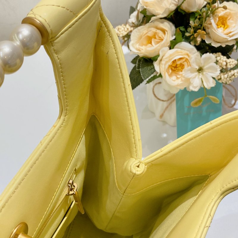 TW4764 Chanel 香奈兒 25P季節限定款 珍珠手柄 小雞黃肩背包 Small Shopping Bag Lambskin Light Yellow-13