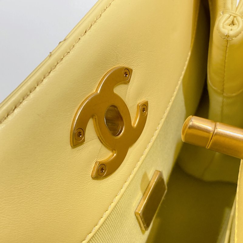 TW4764 Chanel 香奈兒 25P季節限定款 珍珠手柄 小雞黃肩背包 Small Shopping Bag Lambskin Light Yellow-15