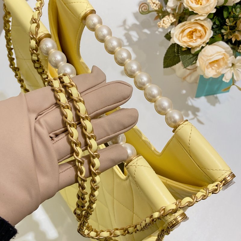 TW4764 Chanel 香奈兒 25P季節限定款 珍珠手柄 小雞黃肩背包 Small Shopping Bag Lambskin Light Yellow-16