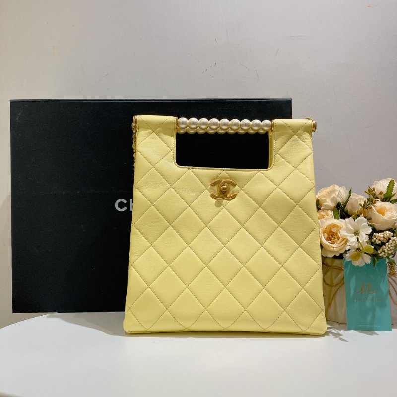 TW4764 Chanel 香奈兒 25P季節限定款 珍珠手柄 小雞黃肩背包 Small Shopping Bag Lambskin Light Yellow-17