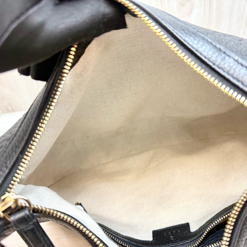 GUCCI黑壓紋兩用彎月包820453-8