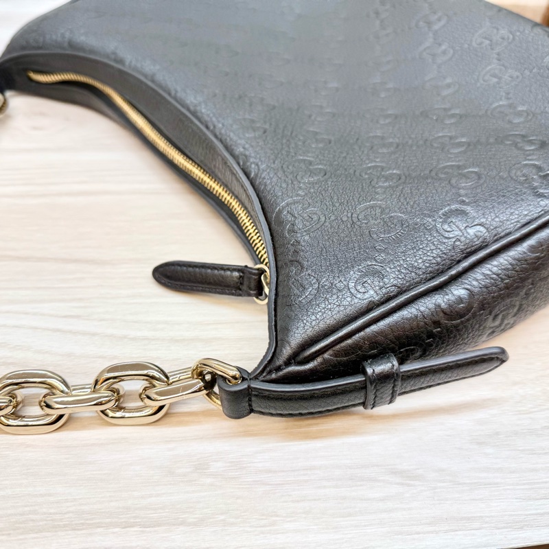 GUCCI黑壓紋兩用彎月包820453-12