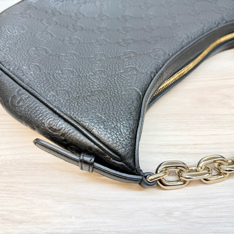 GUCCI黑壓紋兩用彎月包820453-13