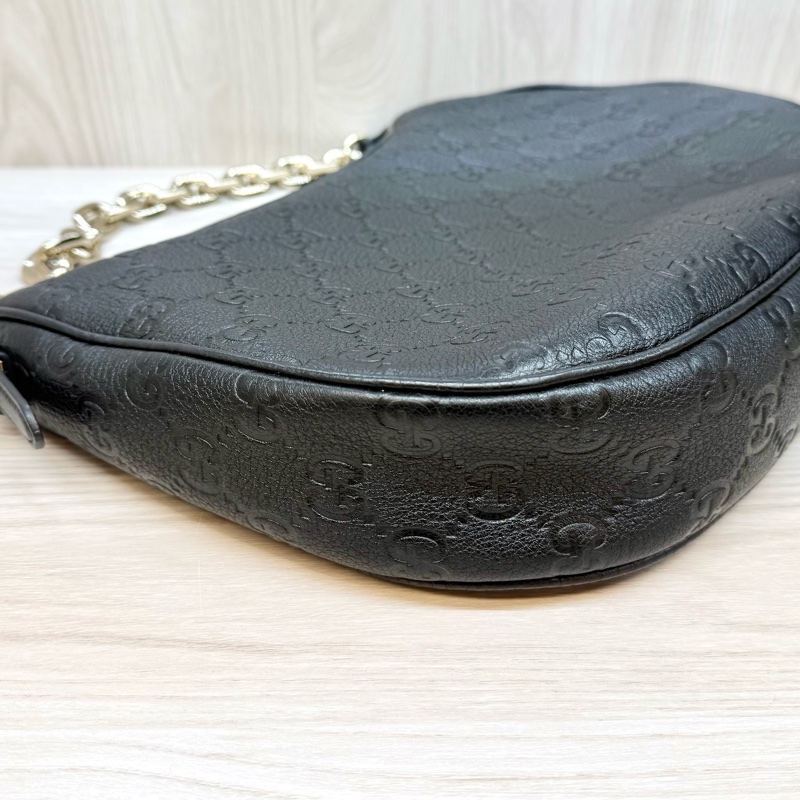 GUCCI黑壓紋兩用彎月包820453-15