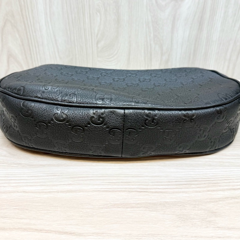 GUCCI黑壓紋兩用彎月包820453-17