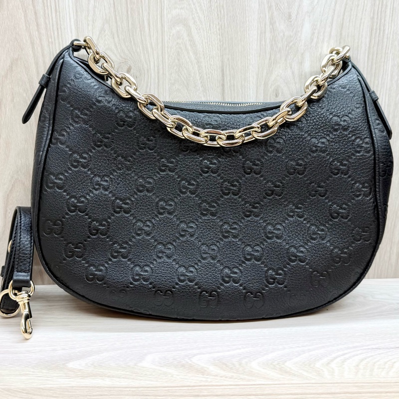 GUCCI黑壓紋兩用彎月包820453-19