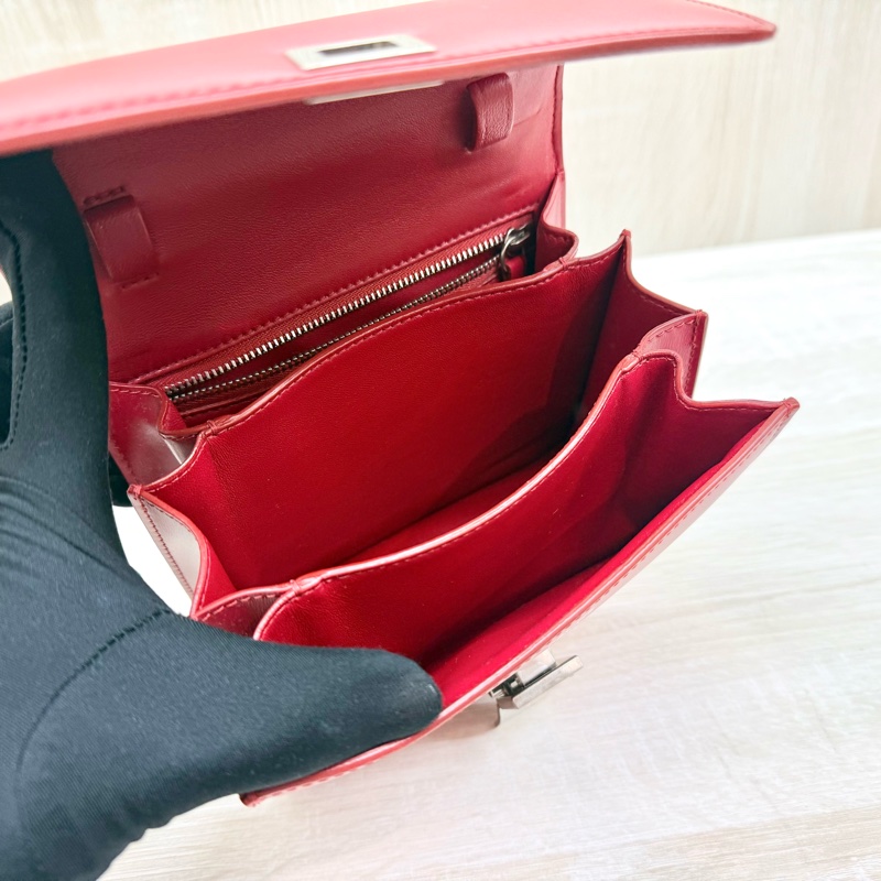 CELINE紅色銀釦牛皮Box小號斜背包-8