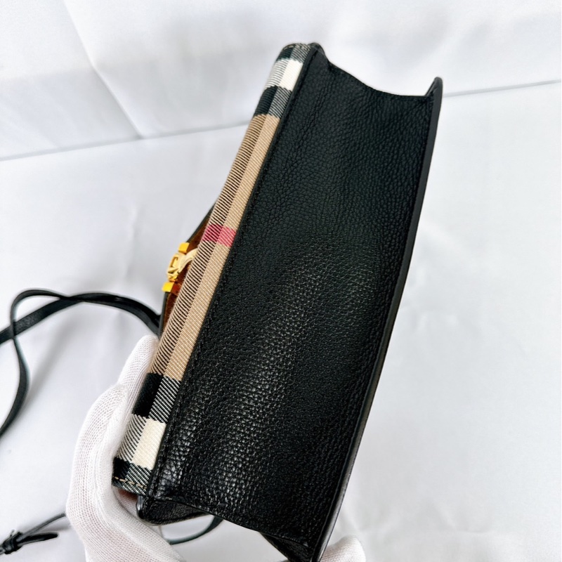 莉亞精品♡ Burberry 格紋信封包 二手美包-17