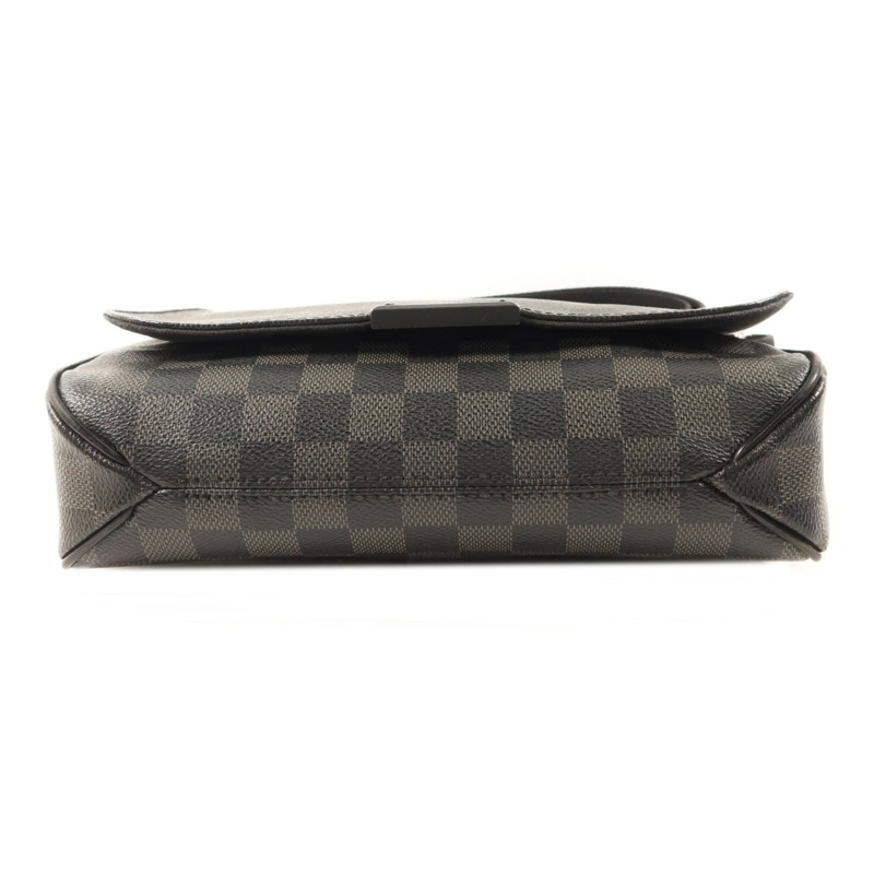 LOUIS VUITTON Damier Graphite District PM銀扣肩背袋-3