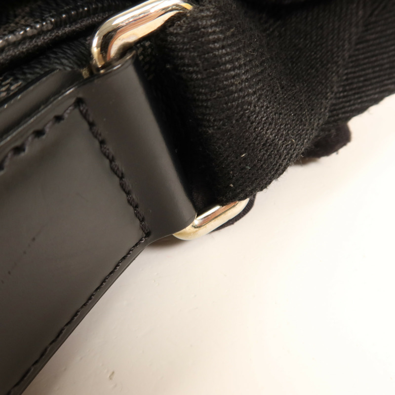 LOUIS VUITTON Damier Graphite District PM銀扣肩背袋-10